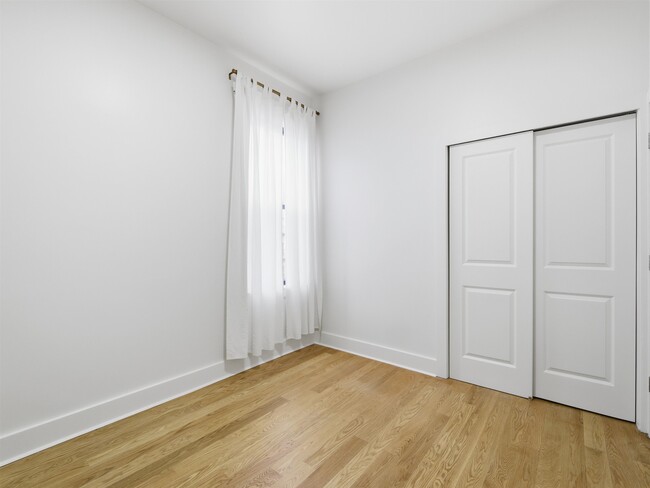 Building Photo - 32 Charles St