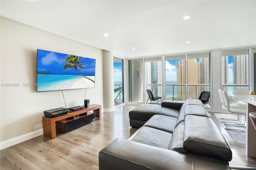 Building Photo - 16400 Collins Ave