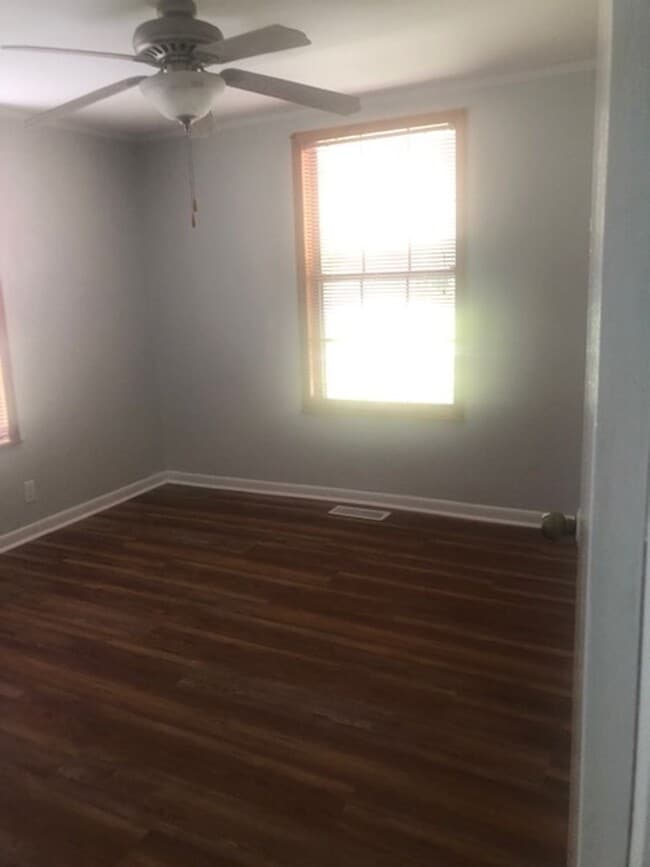 Building Photo - 2 Bedroom 1 Bath House