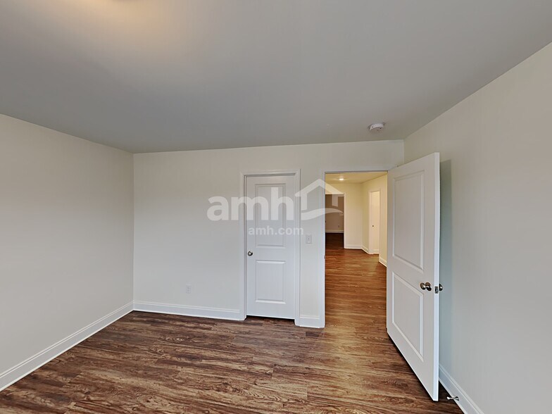 Building Photo - 1357 Lomond Dr