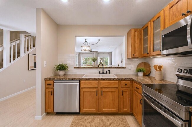 Building Photo - 641 Maple Oak Cir