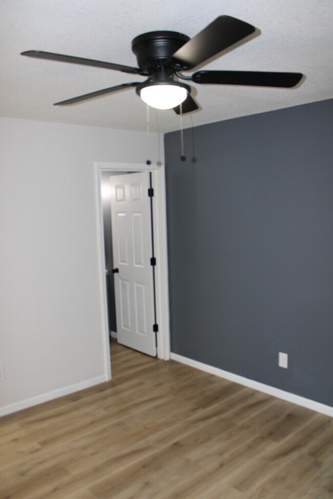 Building Photo - 3bed 1 bath in Independence - Newer Build