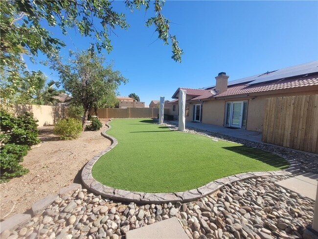 Building Photo - 3835 Smoketree Cir