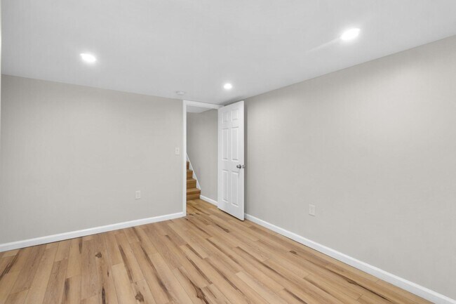 Building Photo - 3326 Noble St