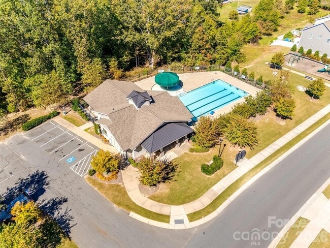 Building Photo - 1412 Bramblewood Dr