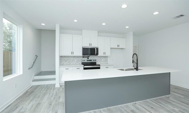 Building Photo - 9315 Ashville Dr