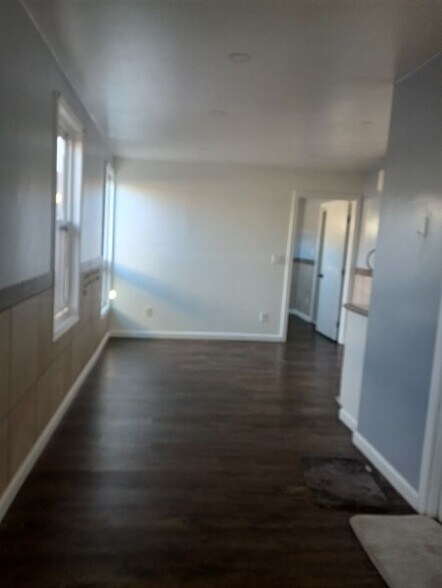 Building Photo - 3867 Winona Ave