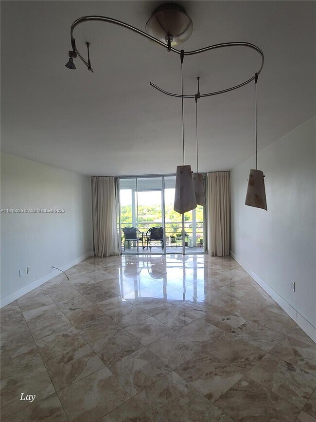 Building Photo - 16850 S Glades Dr
