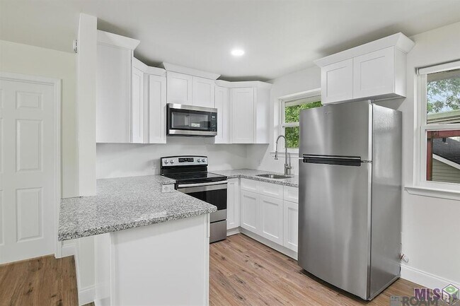 Building Photo - 212 Centerville St NE