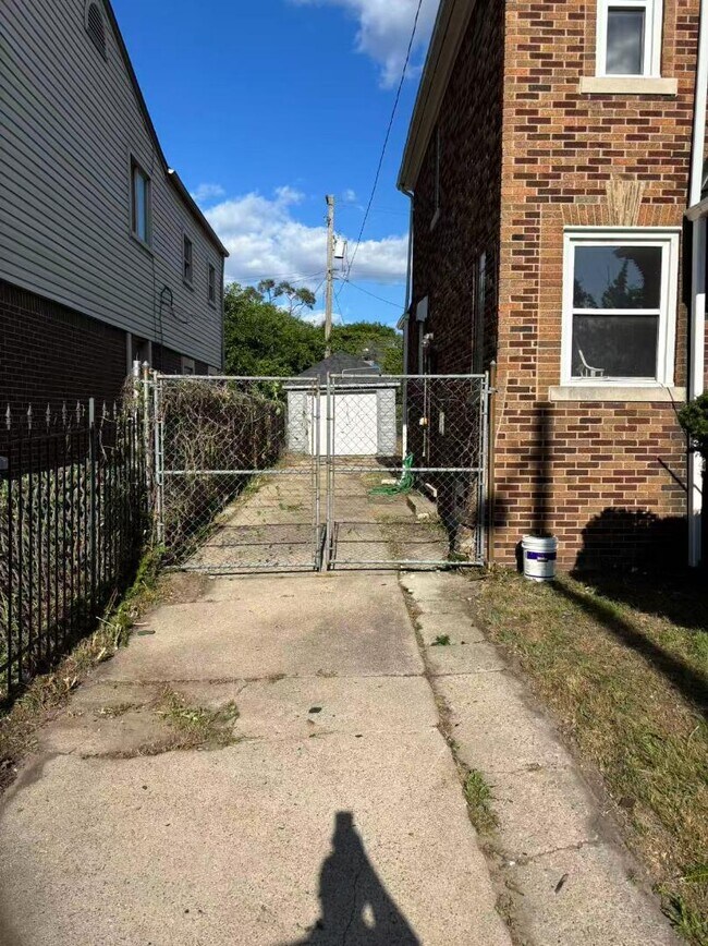 Building Photo - 17354 Griggs St