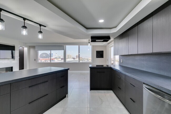 Building Photo - 205 E Harmon Ave
