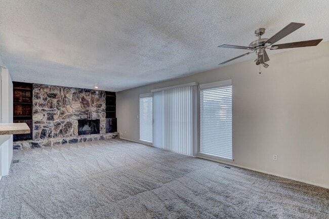 Building Photo - 3 bed 1.5 bath duplex in Midwest City