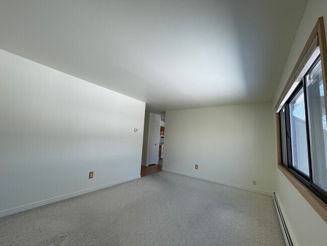 Building Photo - 705 E Drake Rd