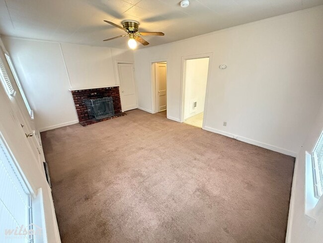Building Photo - 2bd/1ba Duplex near Franklin Park !