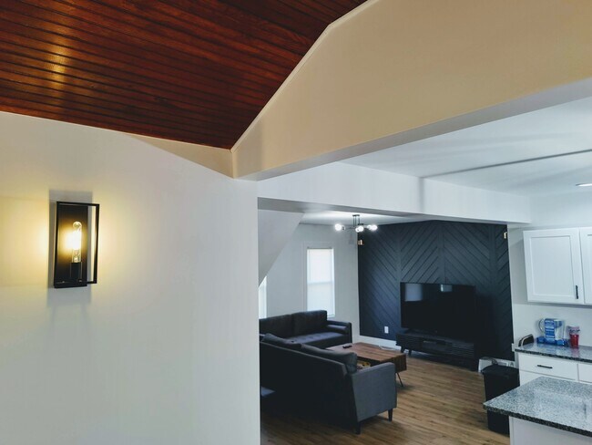 Building Photo - 82 Murray St