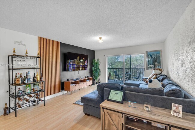 Building Photo - 6100 S Falls Cir Dr