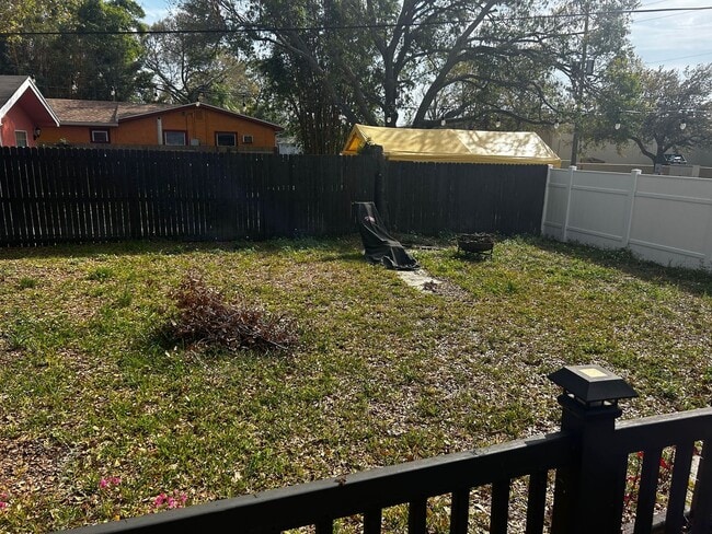 Building Photo - Cozy 2-Bedroom Home in the Heart of St. Petersburg