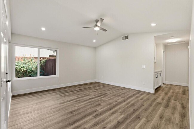 Building Photo - 8468001/37T