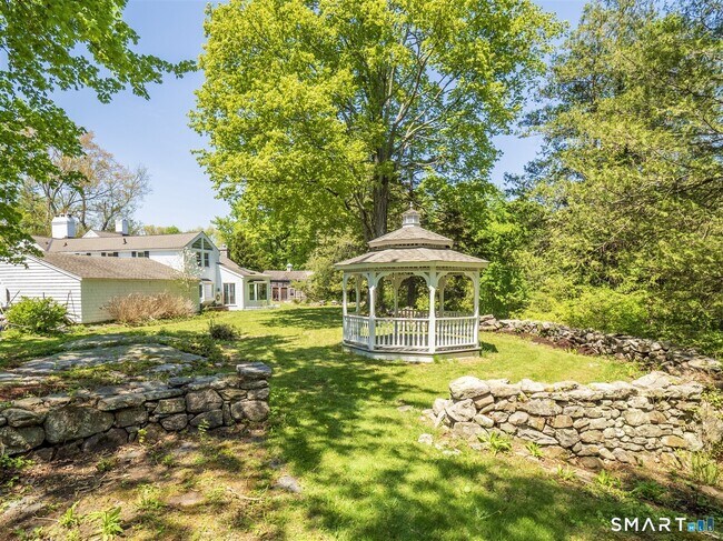 Building Photo - 1090 Ridgefield Rd