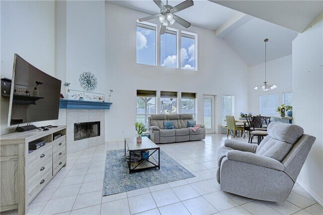Building Photo - 14126 River Rock Dr