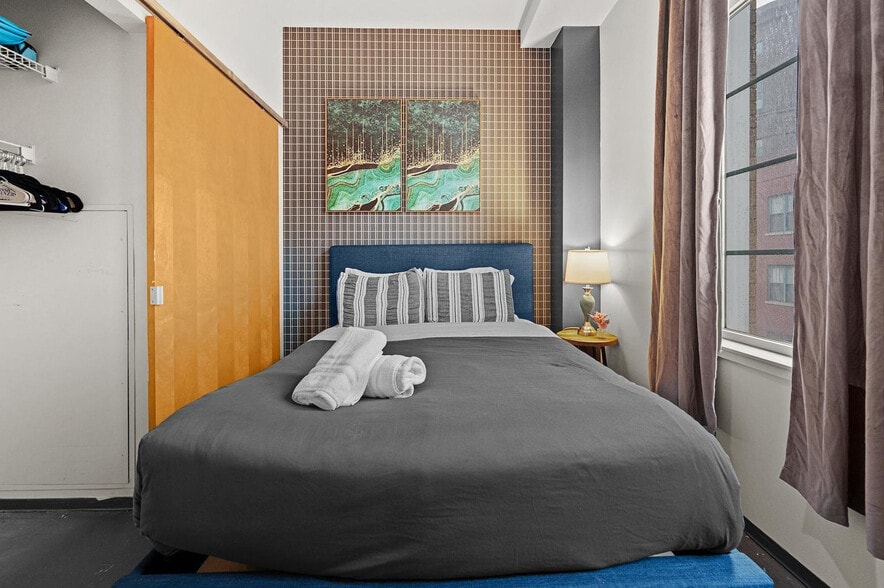 Building Photo - 160 E Berkeley St