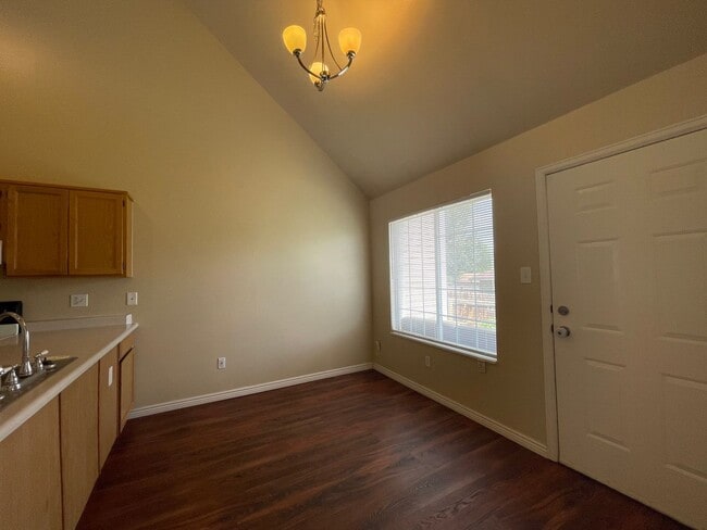 Building Photo - 3 BEDROOM, 2 BATHROOM, VILLAGE CREEK TOWNH...