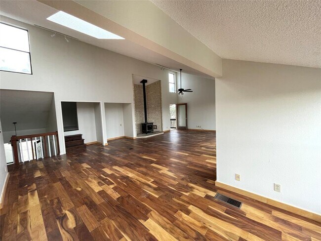 Building Photo - 210 Oak Springs Dr