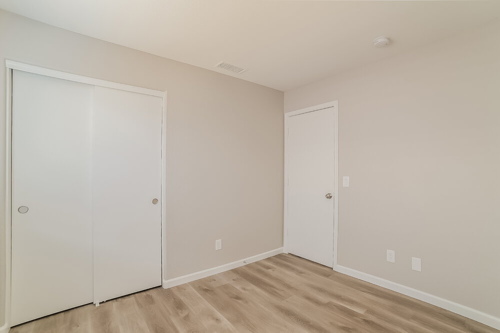Building Photo - 15905 W Elm St