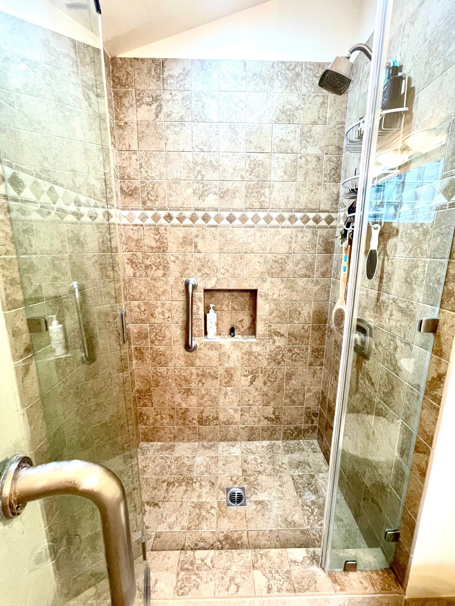 En-suite bathroom of Bedroom 1 - 1136 8th St