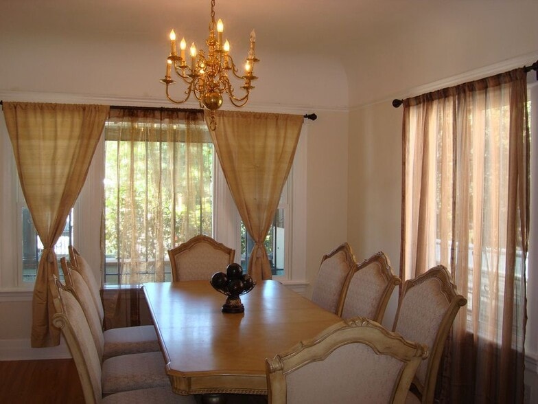 Building Photo - 1374 W 37th Pl