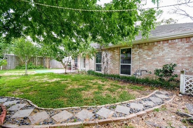 Building Photo - 14206 Ella Lee Ln