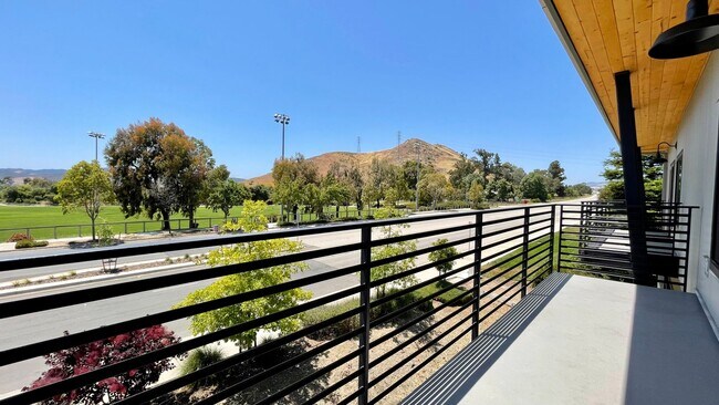 Building Photo - Newer Construction 1 Bedroom in the Ironwo...