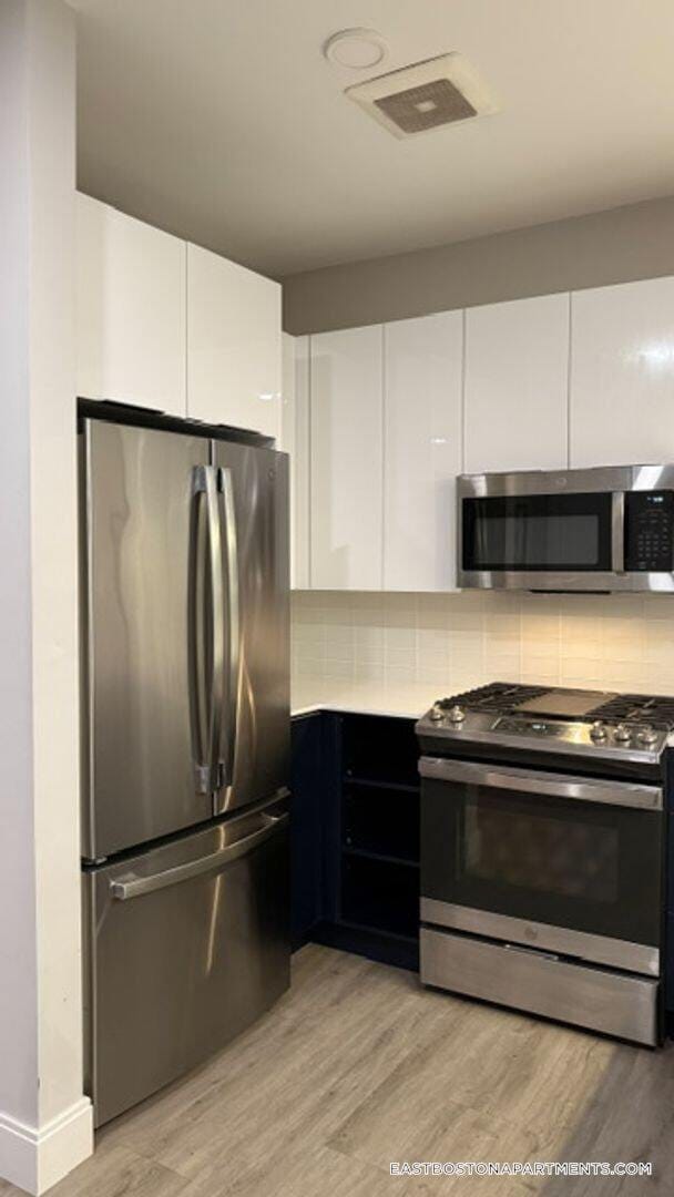 Building Photo - 656 Saratoga St