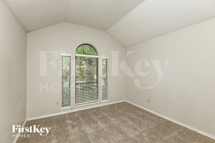Building Photo - 4742 Cornflower Dr