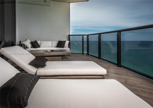 Building Photo - 18555 Collins Ave