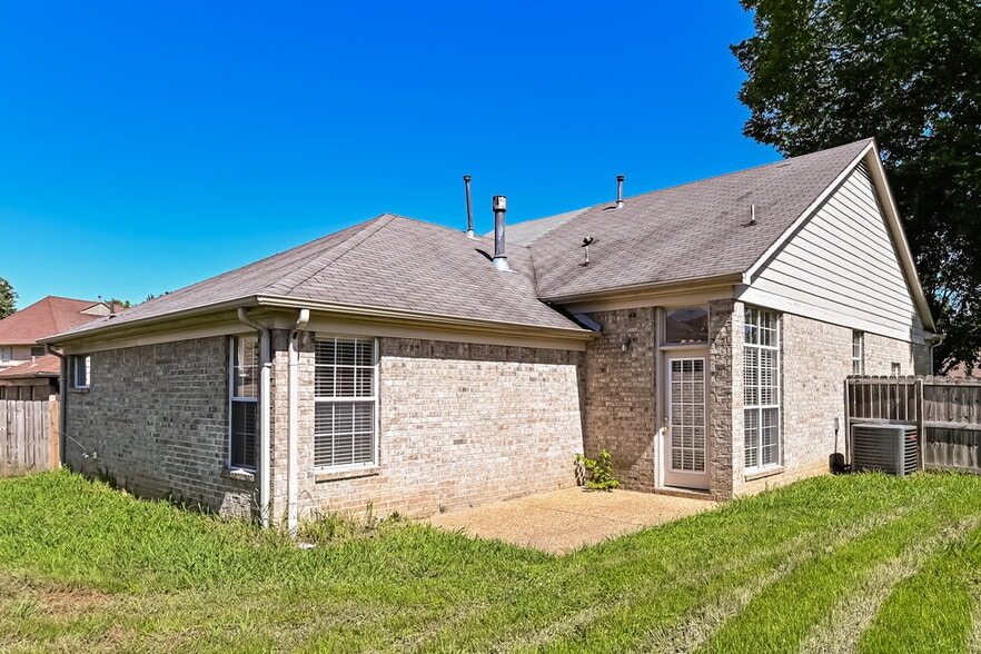 Building Photo - 12749 Fox Hunter's Dr