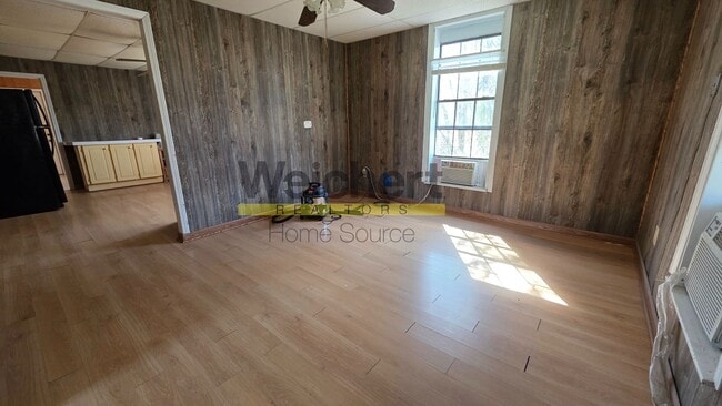 Building Photo - 2 bedroom, 1.5 bath home in country