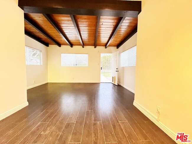 Building Photo - 14744 Magnolia Blvd