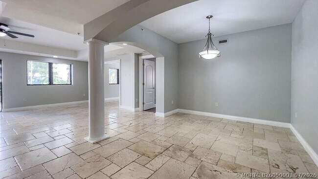 Building Photo - 4241 N Ocean Dr