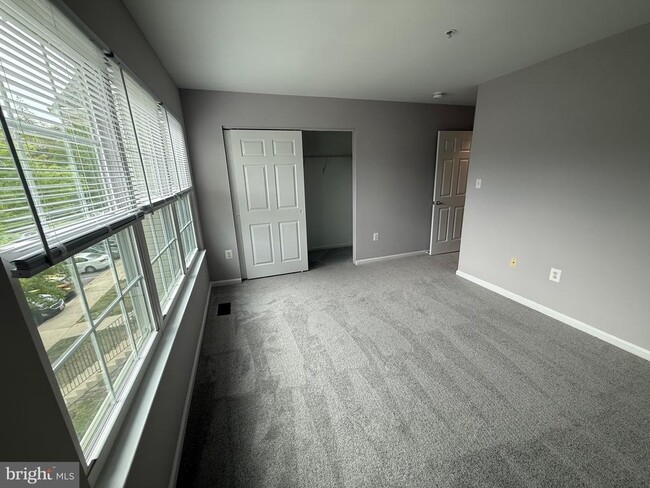 Building Photo - 8645 Willow Leaf Ln