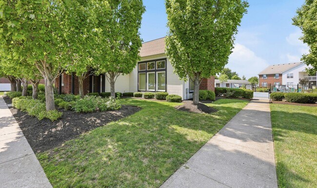 Building Photo - 5561 Cedar Springs