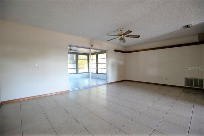 Building Photo - 124 Lakeview Dr