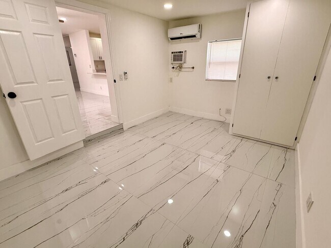 Building Photo - 4088 SW 51st St