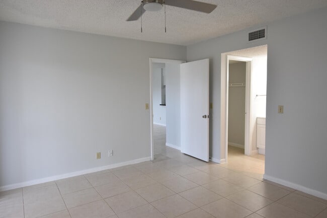 Building Photo - 6300 La Costa Dr