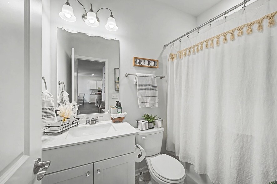 Building Photo - 2784 Nottingham Dr