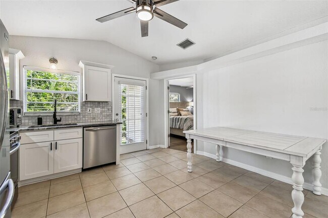 Building Photo - 1763 Montana Ave NE