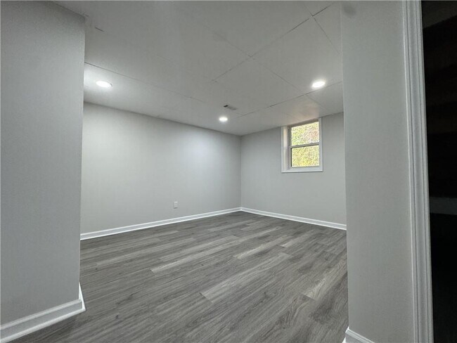 Building Photo - 3489 Creighton Rd SW