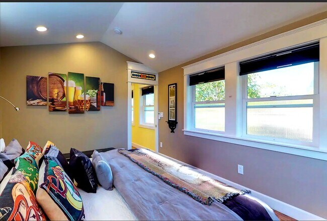 Building Photo - 6625 Amherst N St