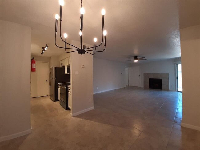 Building Photo - 9700 Leawood Blvd