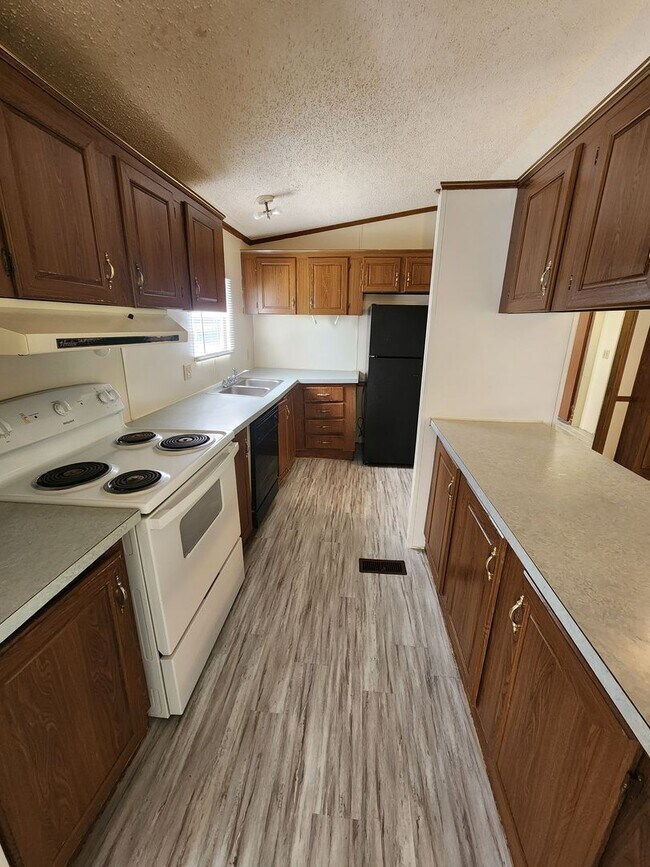 Building Photo - 33 Wilma Ln